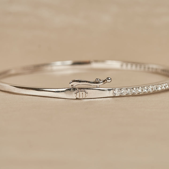 Nancy - In Stock - Lab Grown Diamond Bangle with Gradient Diamond Size - 18k Gold - 1,3 ct