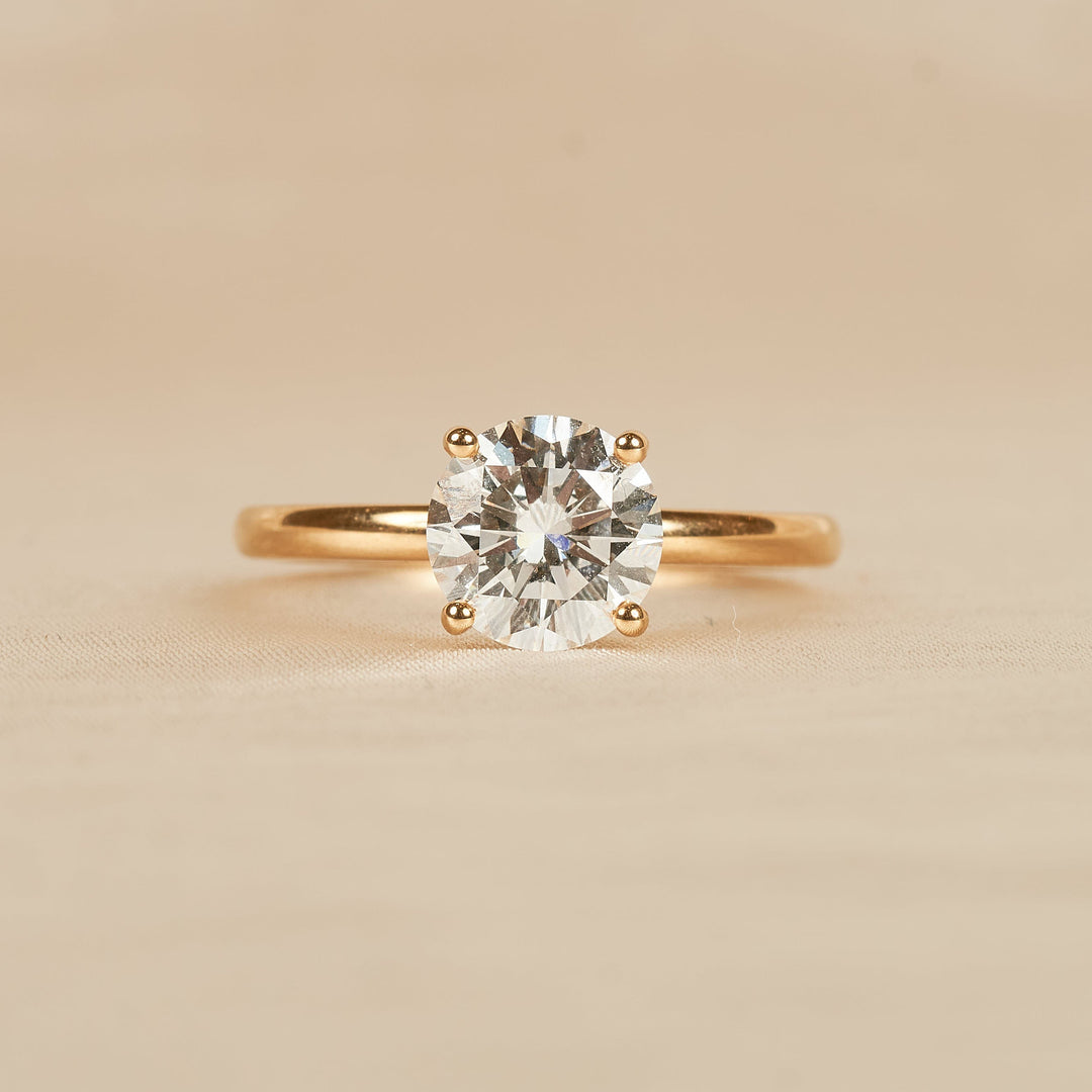 Lisa - In Stock - Solitaire Round Brilliant Lab Grown Diamond Ring with Hidden Halo - 18K Yelllow Gold - 1,56 ct