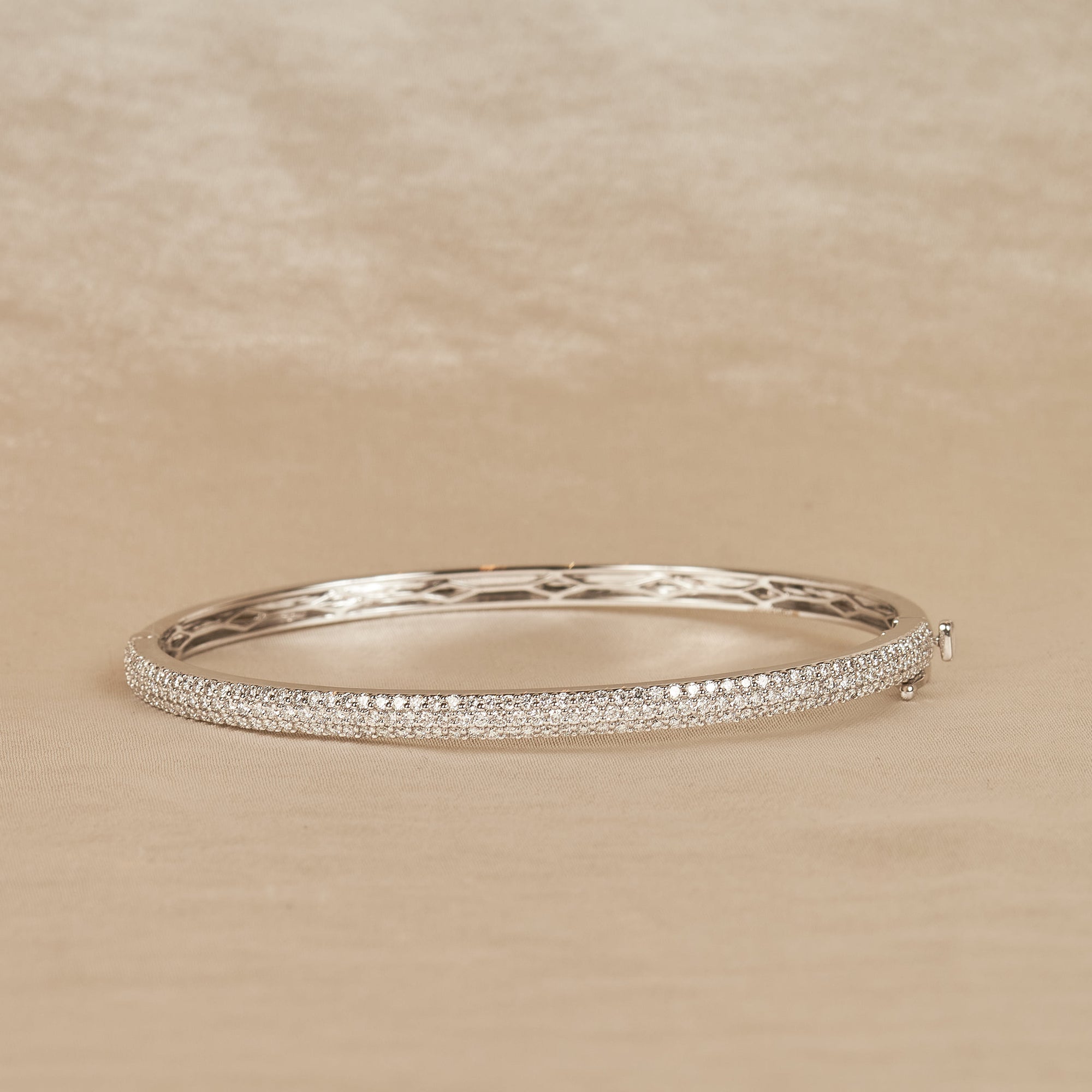 Chloé - In Stock - Bangle Bracelet with Pave Lab Grown Diamonds - 18K Gold - 1,6 ct