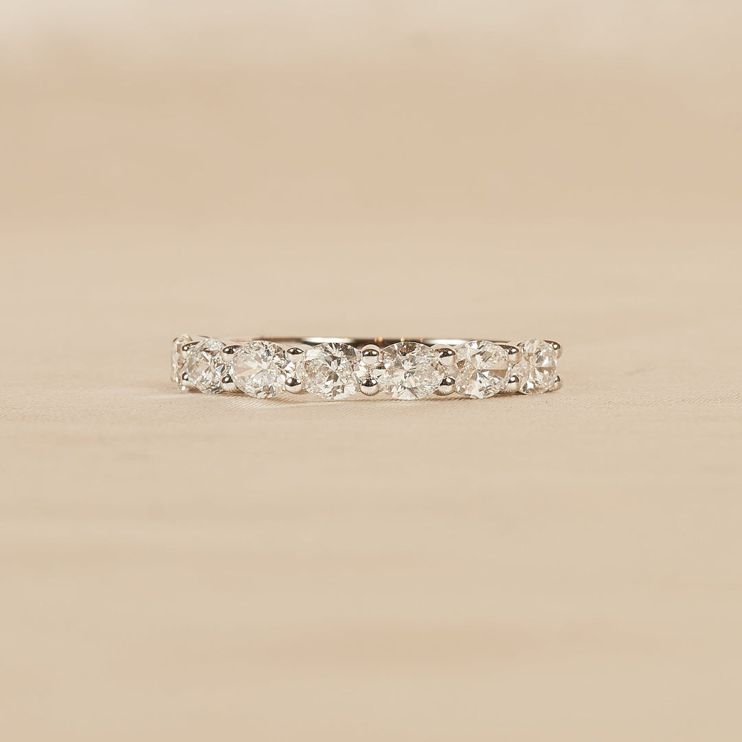 Jolie - In Stock - Oval Lab Grown Diamond Row Ring East to West Half Set - 18K White Gold - 1,03 ct