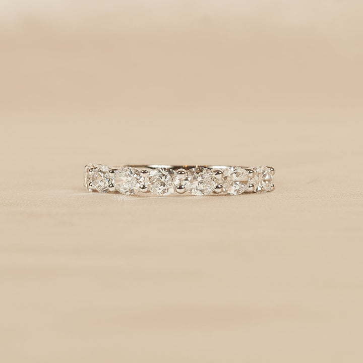 Jolie - In Stock - Oval Lab Grown Diamond Row Ring East to West Half Set - 18K White Gold - 1,03 ct