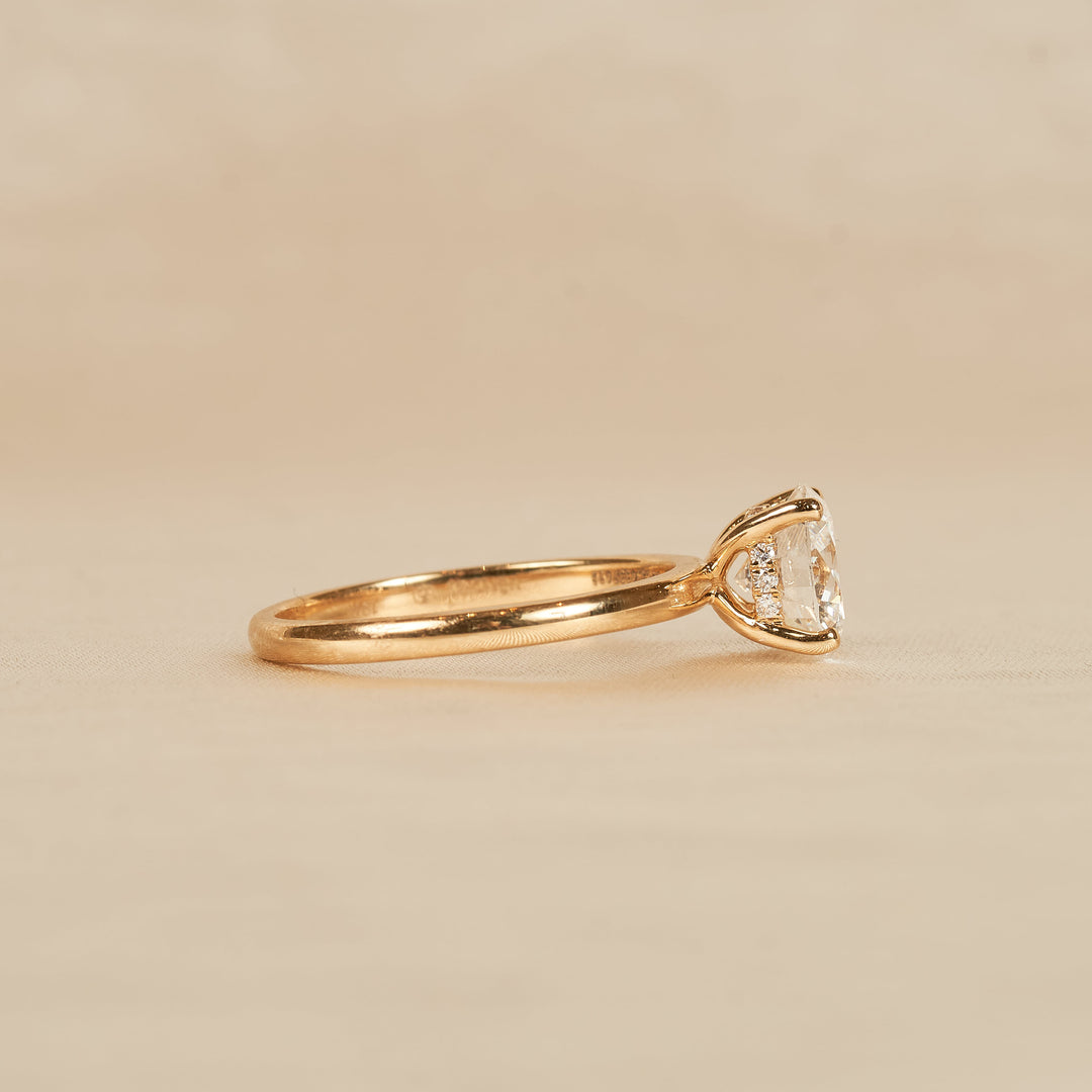 Lisa - In Stock - Solitaire Round Brilliant Lab Grown Diamond Ring with Hidden Halo - 18K Yelllow Gold - 1,56 ct