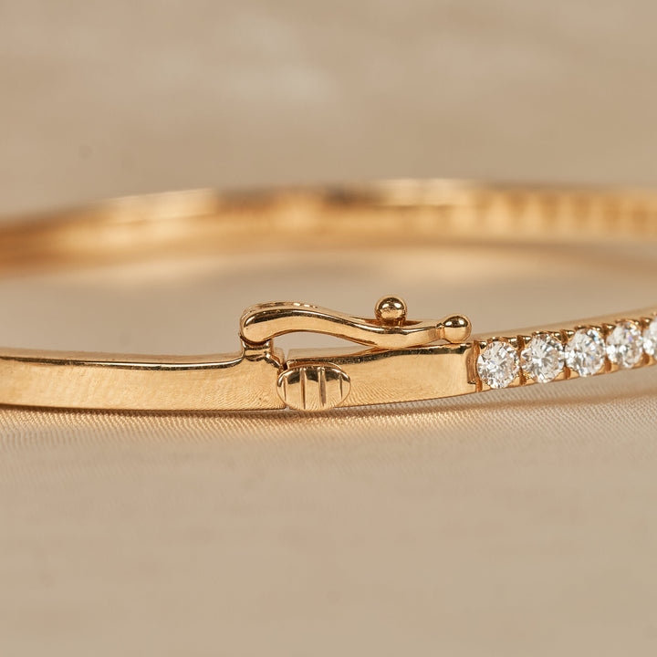 Addison - In Stock - Lab Grown Diamond Bangle with Pave and Emerald Halo - 18k Gold - 1,85 ct