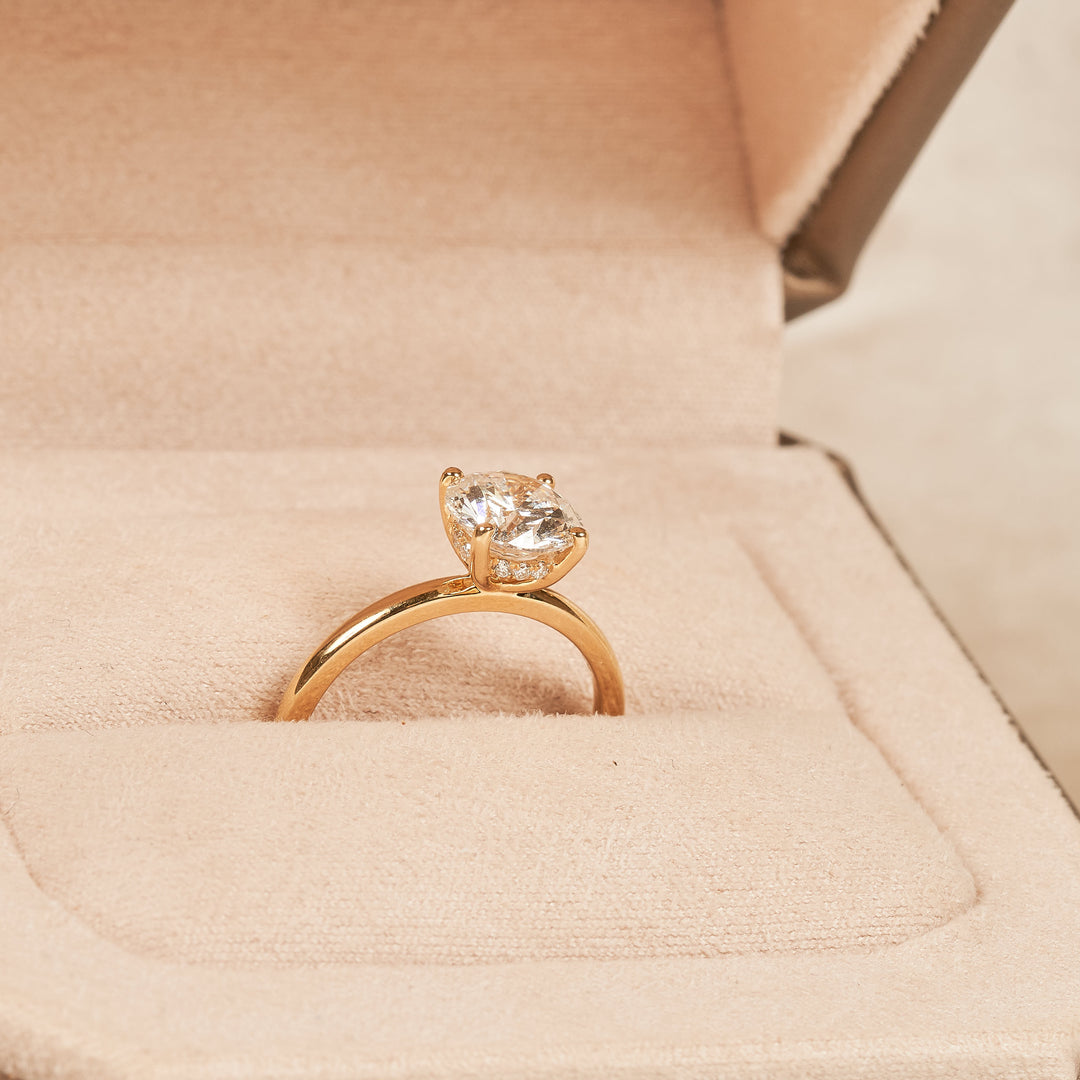 Lisa - In Stock - Solitaire Round Brilliant Lab Grown Diamond Ring with Hidden Halo - 18K Yelllow Gold - 1,56 ct