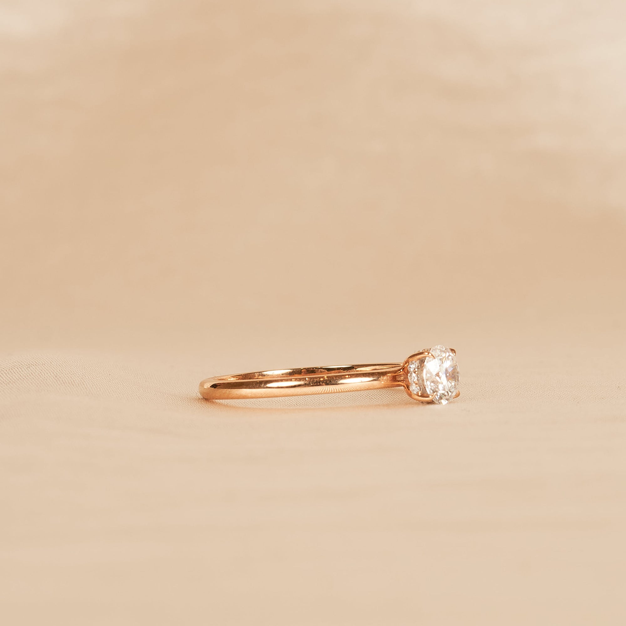 Lisa - In Stock - Solitaire Round Brilliant Lab Grown Diamond Ring with Hidden Halo - 18K Rose Gold - 0,573 ct