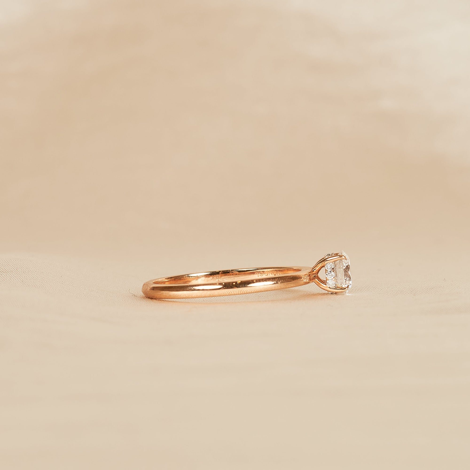 Lisa - In Stock - Solitaire Round Brilliant Lab Grown Diamond Ring with Hidden Halo - 18K Rose Gold - 0,573 ct