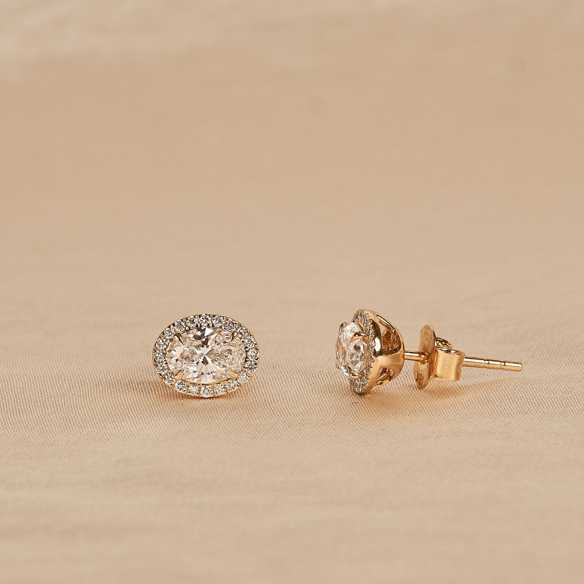 Bibi - In Stock - Oval Halo Lab Grown Diamond Stud Earrings - 18K Yellow Gold - 1,28 ct