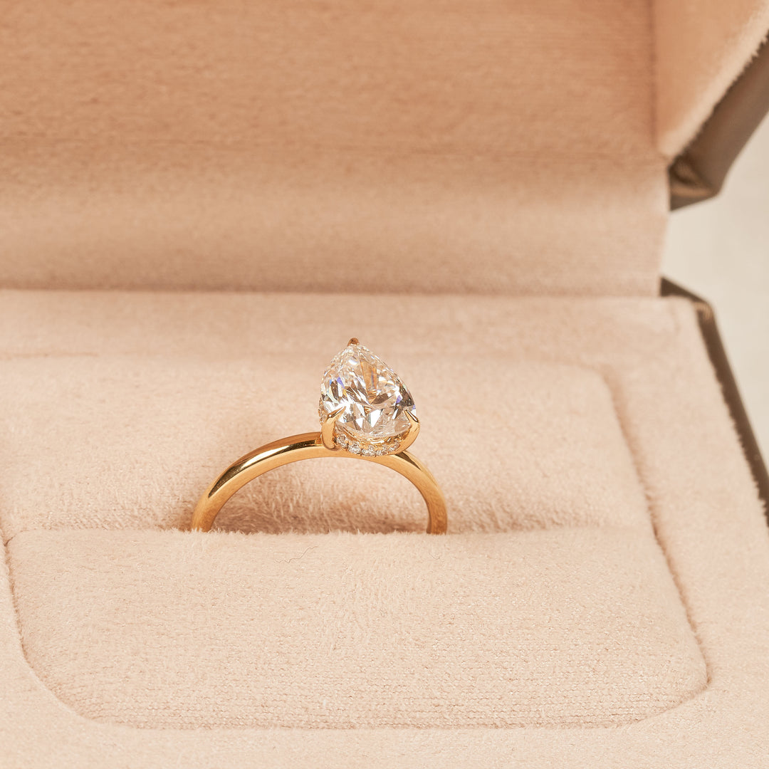 Solitaire Pear Diamanten Ring met Hidden Halo - 18K Geelgoud - 2,07 ct