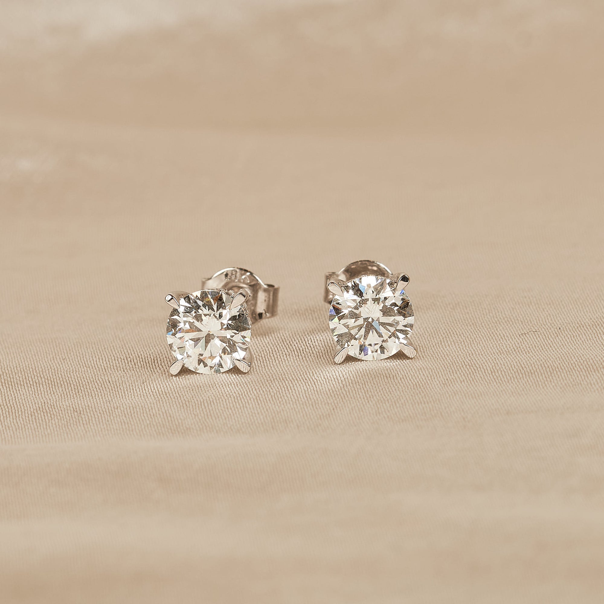 Emily - In Stock - Round Brilliant Lab Grown Diamond Stud Earrings with Double Hidden Halo - 18K White Gold - 2,42 ct