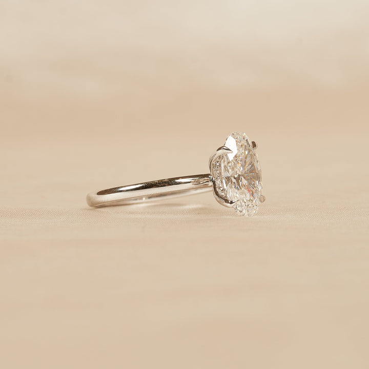 Ovale Solitair Ring met Hidden Halo - 18K Witgoud - 2,15 ct
