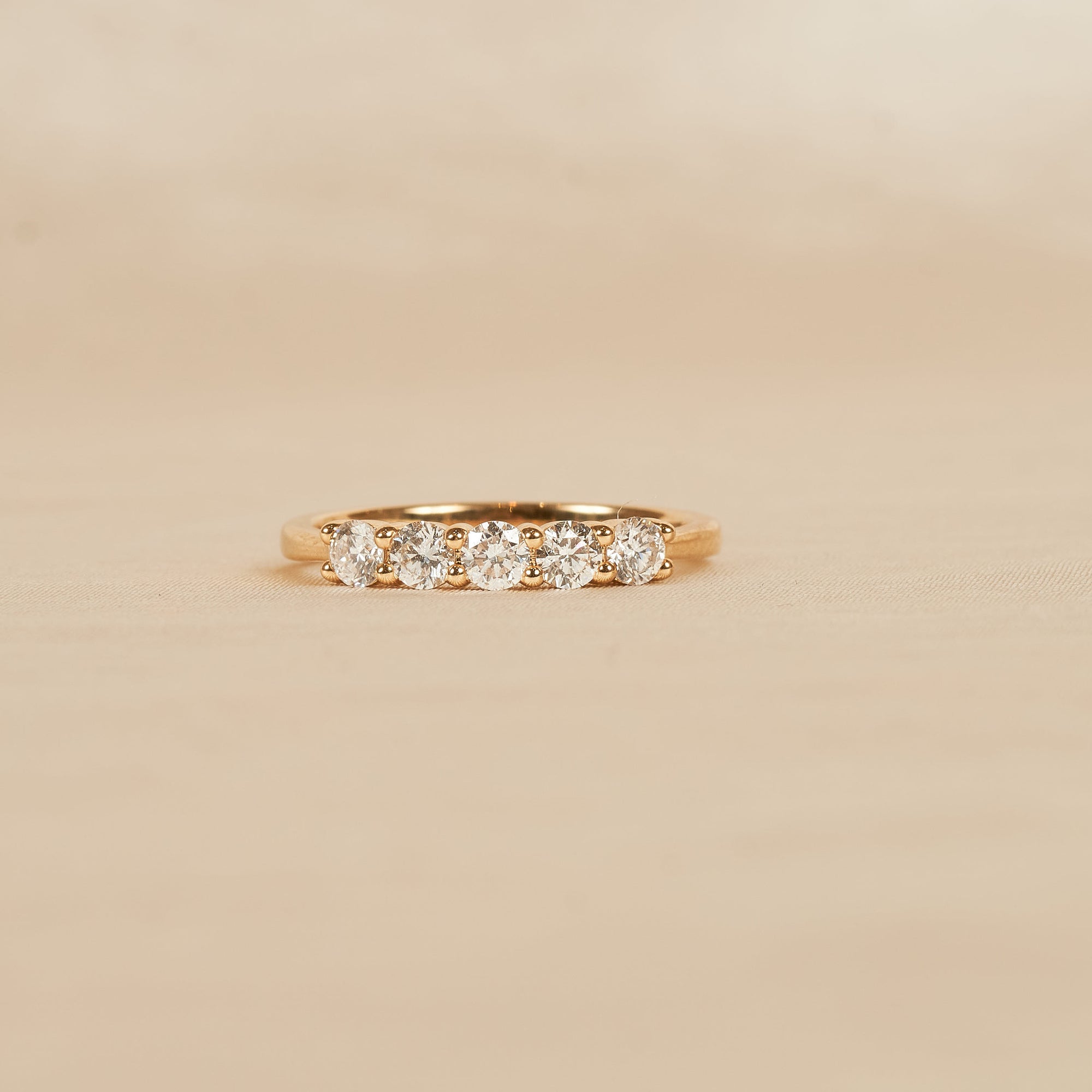 Vivienne - In Stock - Lab Grown Diamond Row Ring - 18K Gold - 0,57 ct