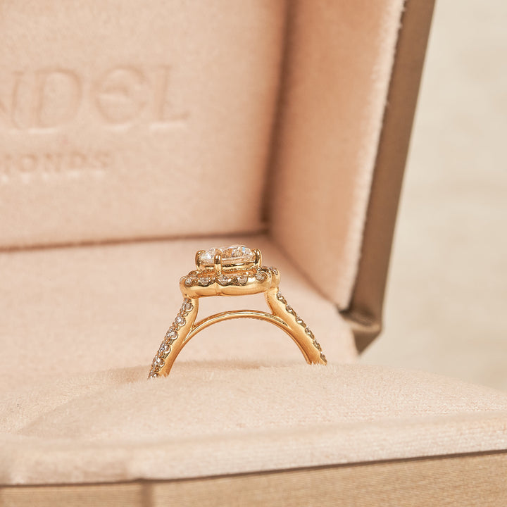 Fiona - In Stock - Flower Pave Lab Grown Diamond Ring with Round Brilliant - 18k Yellow Gold - 1,09 ct