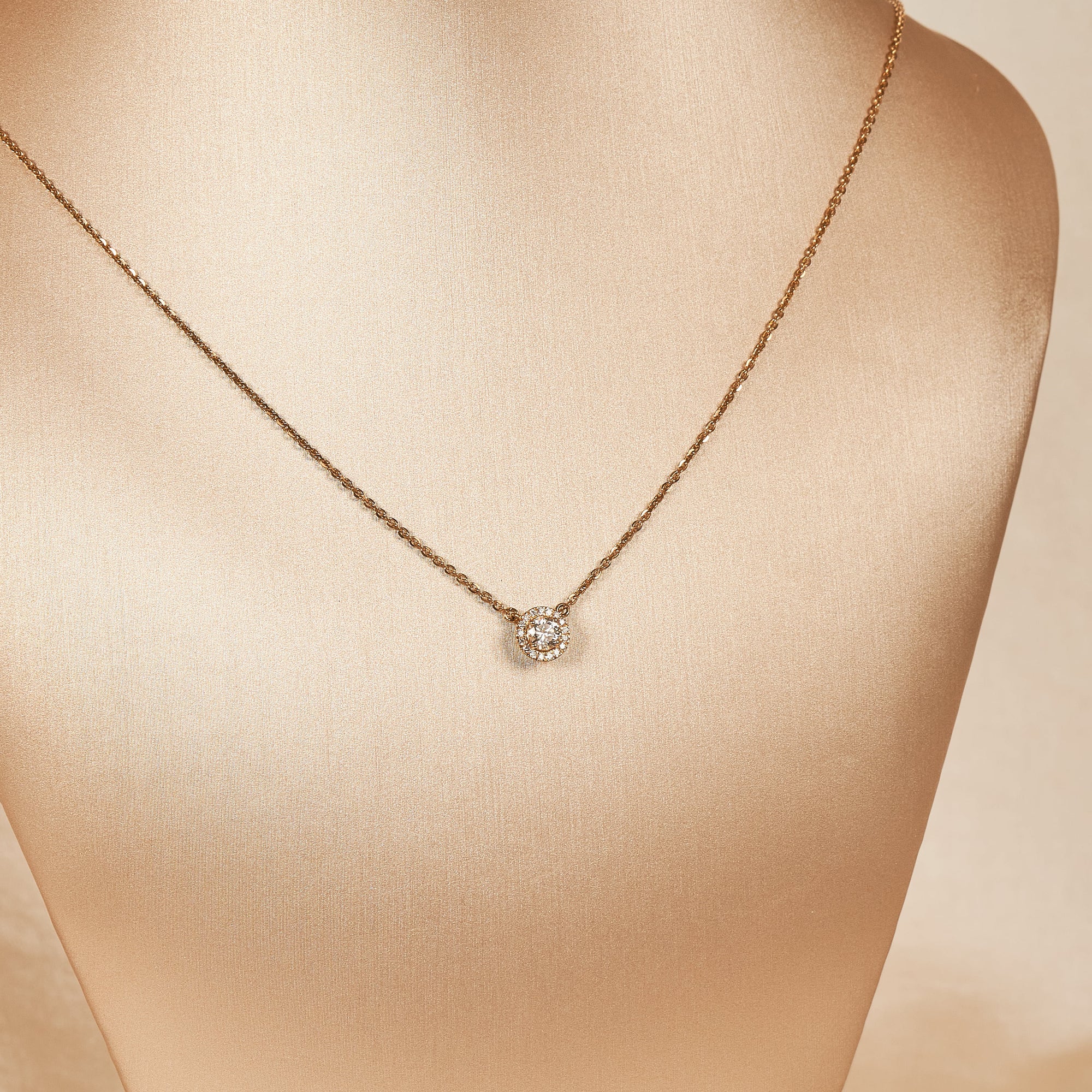 Viviana - In Stock - Round Brilliant Halo Lab Grown Diamond Pendant Necklace - 18K Gold