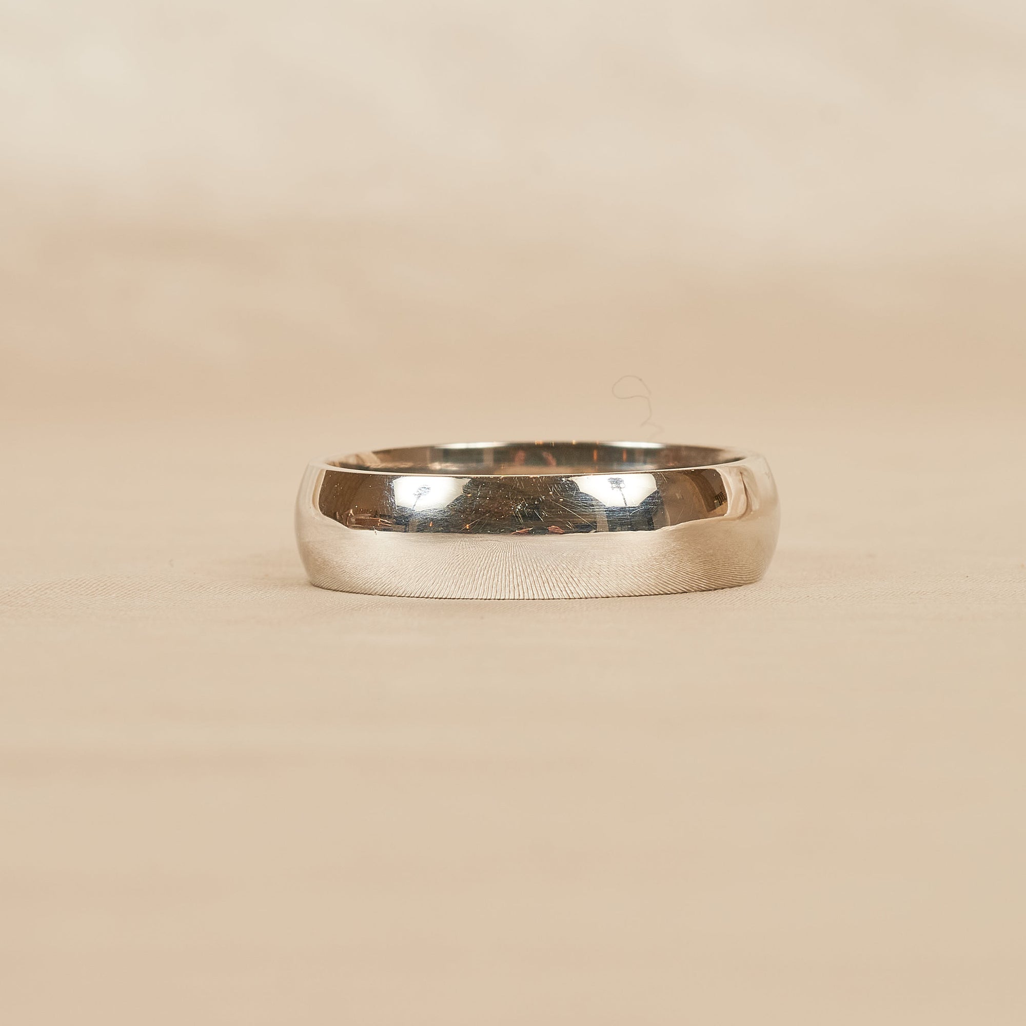 Josh - In Stock - Men's Wedding Band - PLATINUM