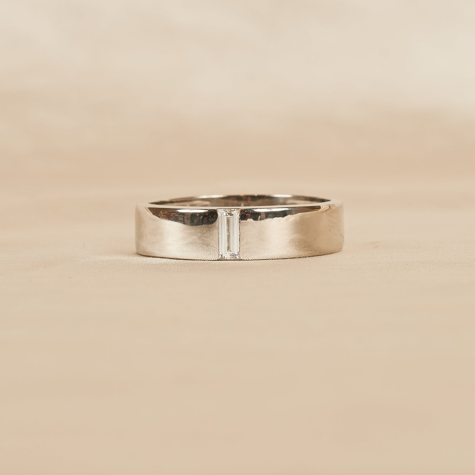 Charlie - In Stock - Men's Wedding Band - PLATINUM - 0,22 ct