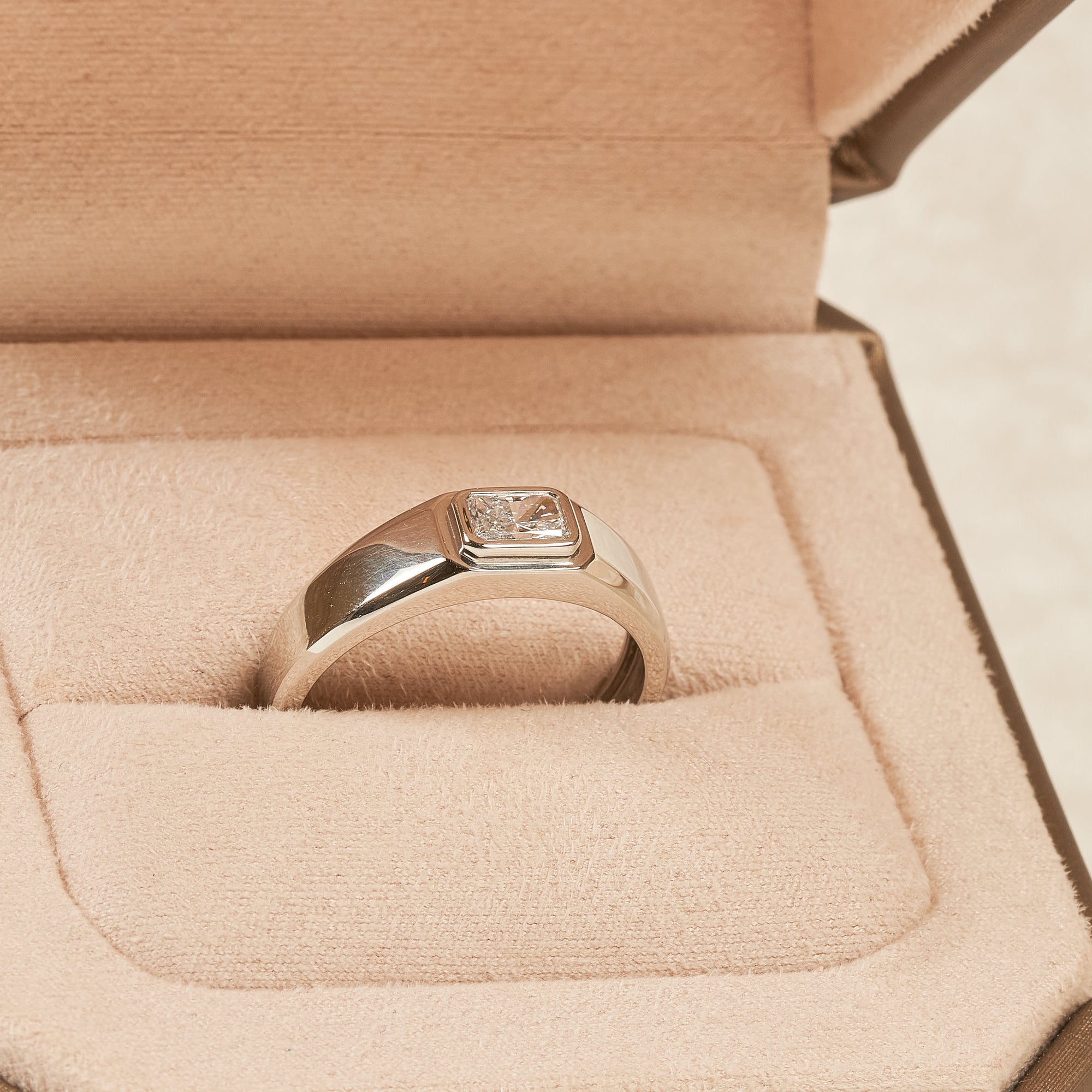 James - In Stock - Men's Wedding Band - PLATINUM - 0,53 ct