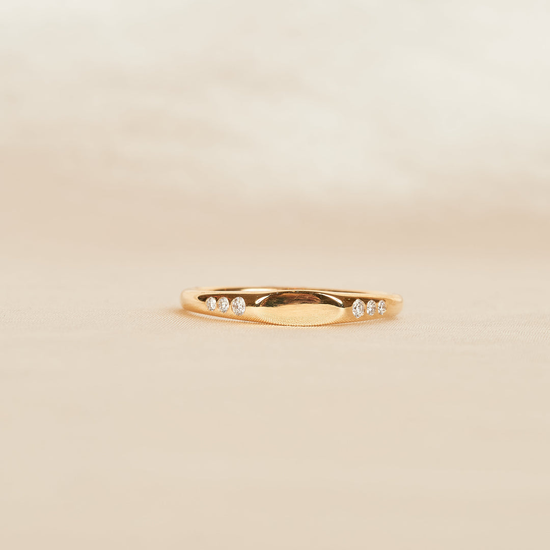 Olivia – Auf Lager – Siegelring mit Gravur nach Wahl und 6 im Labor gezüchteten Diamanten – 18 Karat Gelbgold – 0,08 ct