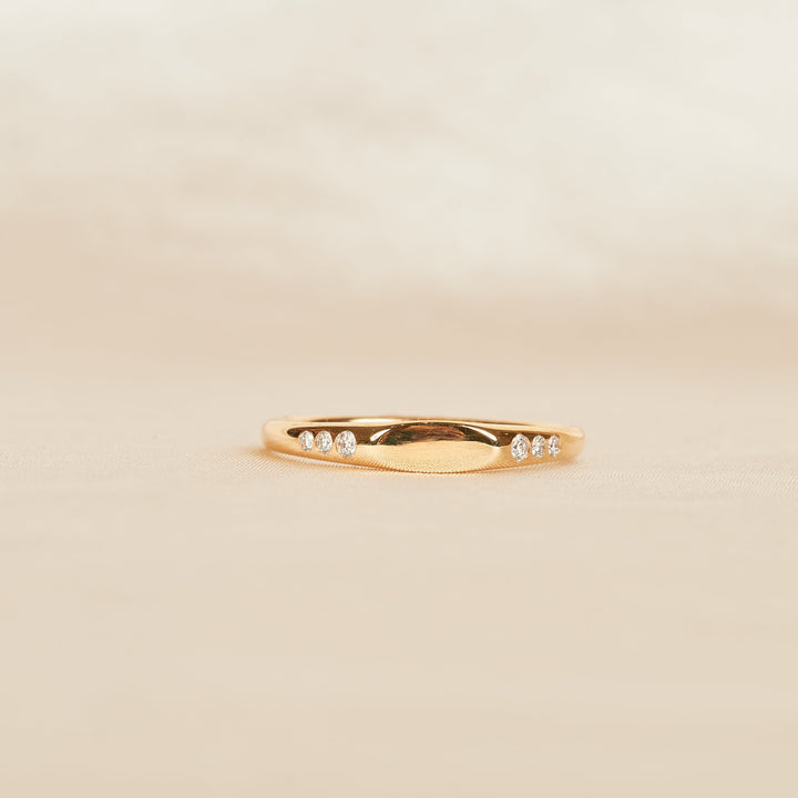 Olivia – Auf Lager – Siegelring mit Gravur nach Wahl und 6 im Labor gezüchteten Diamanten – 18 Karat Gelbgold – 0,08 ct