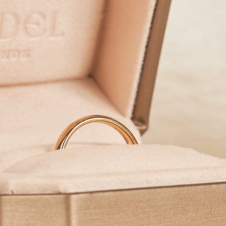 Luca - In Stock - Plain Men's Wedding Band 4 mm - 18K Gold