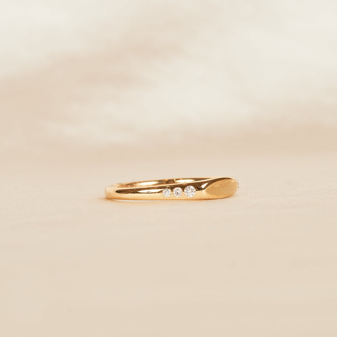 Olivia – Auf Lager – Siegelring mit Gravur nach Wahl und 6 im Labor gezüchteten Diamanten – 18 Karat Gelbgold – 0,08 ct