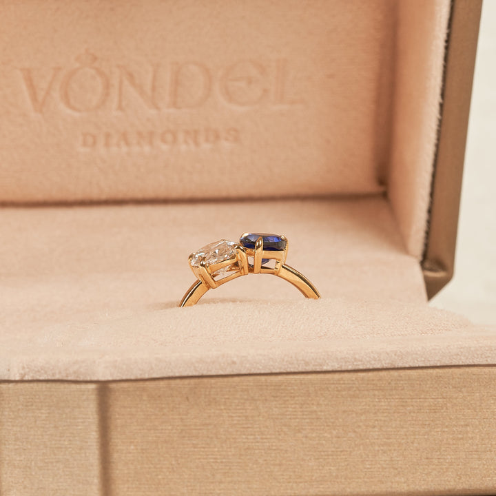 Blue Sapphire 1,5 ct Pear with 1,5 carat Oval Diamant Toi et Moi Ring  - 18K Geelgoud