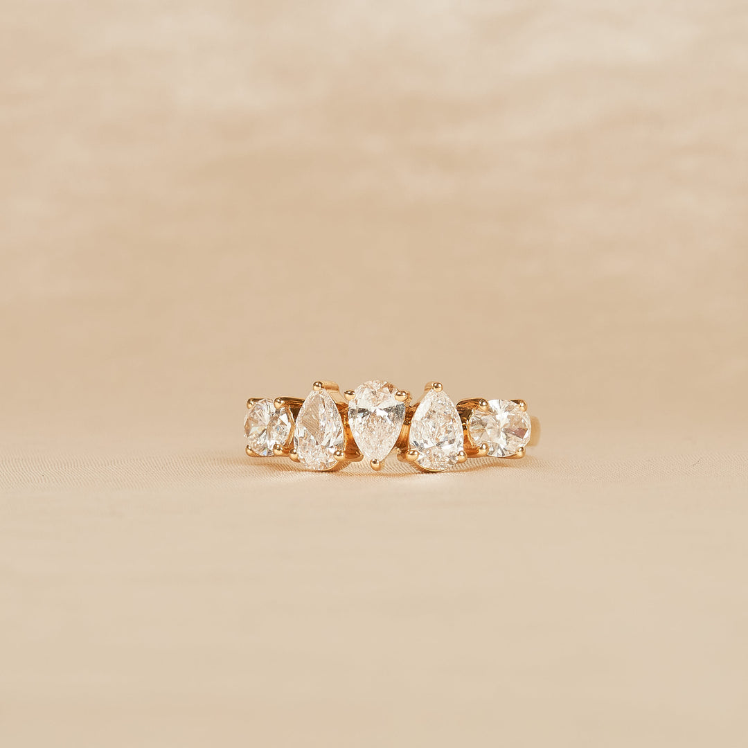 Joyce - Fancy Shape Pear Oval Lab Grown Diamond Ring - 18K Yellow Gold - 1,84 ct