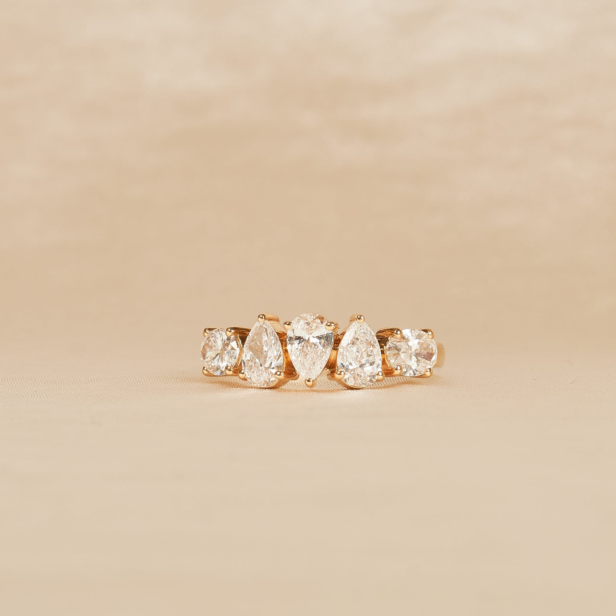 Joyce - Fancy Shape Pear Oval Lab Grown Diamond Ring - 18K Yellow Gold - 1,84 ct