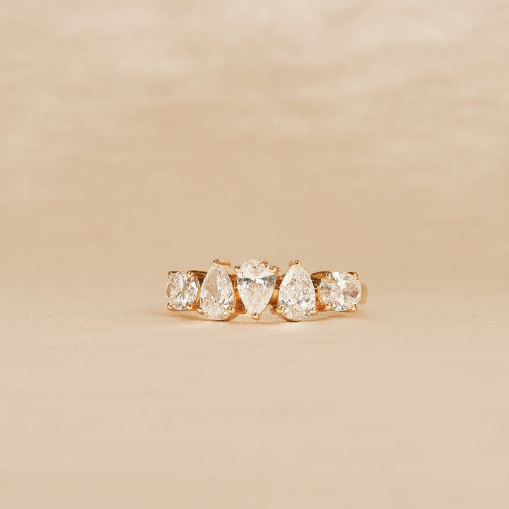 Joyce - Fancy Shape Pear Oval Lab Grown Diamond Ring - 18K Yellow Gold - 1,84 ct