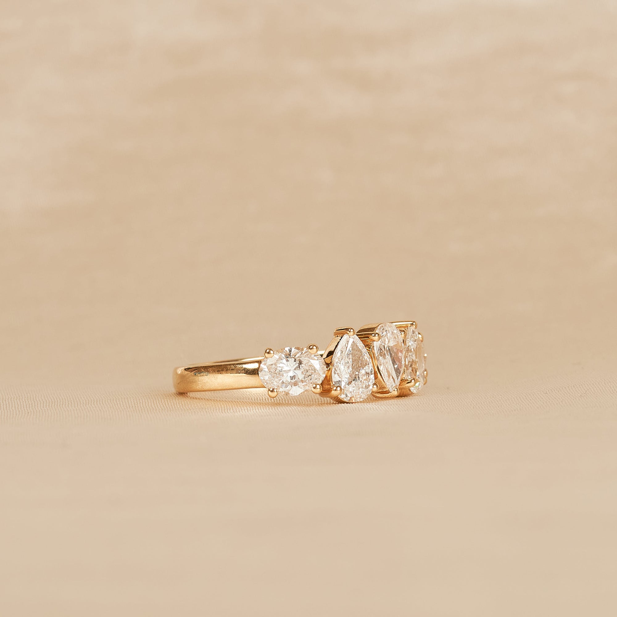 Joyce - Fancy Shape Pear Oval Lab Grown Diamond Ring - 18K Yellow Gold - 1,84 ct