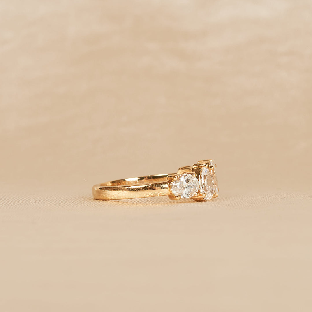 Joyce - Fancy Shape Pear Oval Lab Grown Diamond Ring - 18K Yellow Gold - 1,84 ct