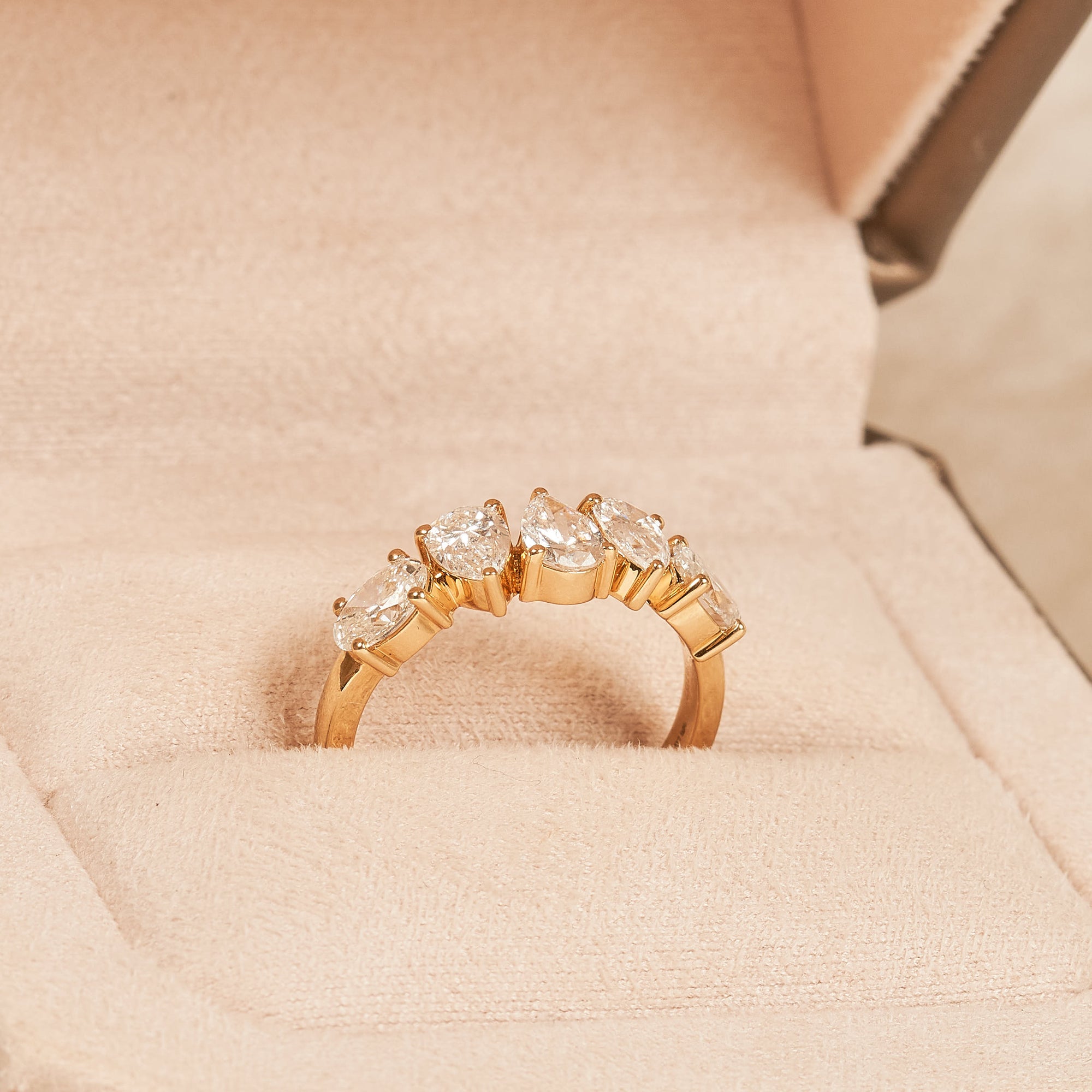 Joyce - Fancy Shape Pear Oval Lab Grown Diamond Ring - 18K Yellow Gold - 1,84 ct