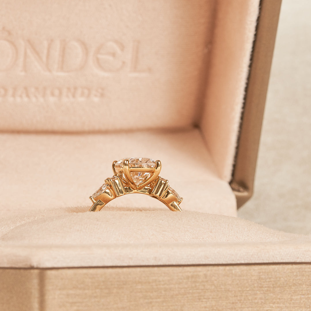 Pauline - In Stock - Oval Cluster Lab Grown Diamond Ring - 18K Gold - 2,82 ct