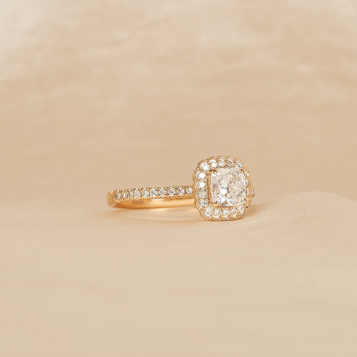 Matilda - In Stock - Cushion Brilliant Lab Grown Diamond Ring with Halo and Pave, Vintage Style - 18K Yellow Gold - 0,98 ct