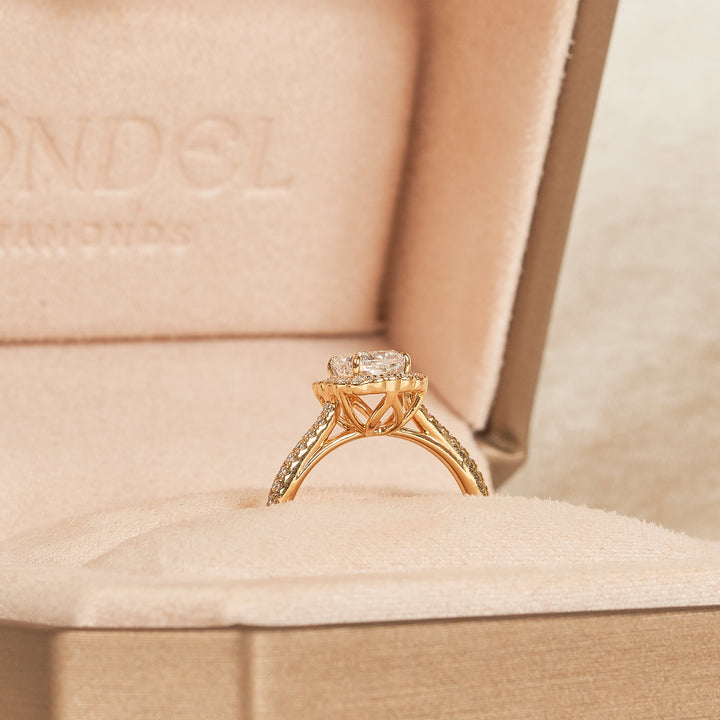 Matilda - In Stock - Cushion Brilliant Lab Grown Diamond Ring with Halo and Pave, Vintage Style - 18K Yellow Gold - 0,98 ct