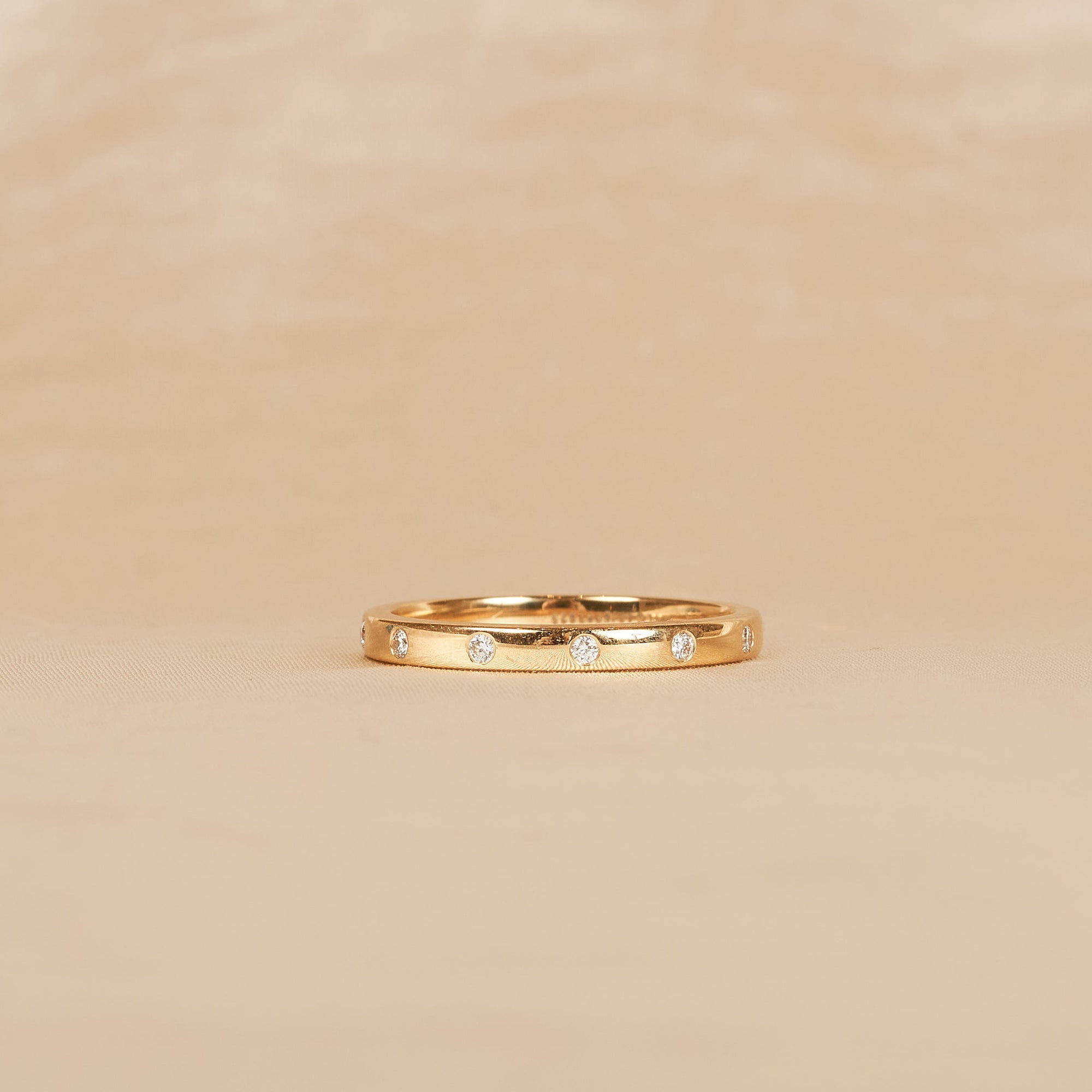 Megan - In Stock - Ring with Flush Setting Brilliant Cut Lab Grown Diamonds - 18K Yellow Gold - 0,14 ct