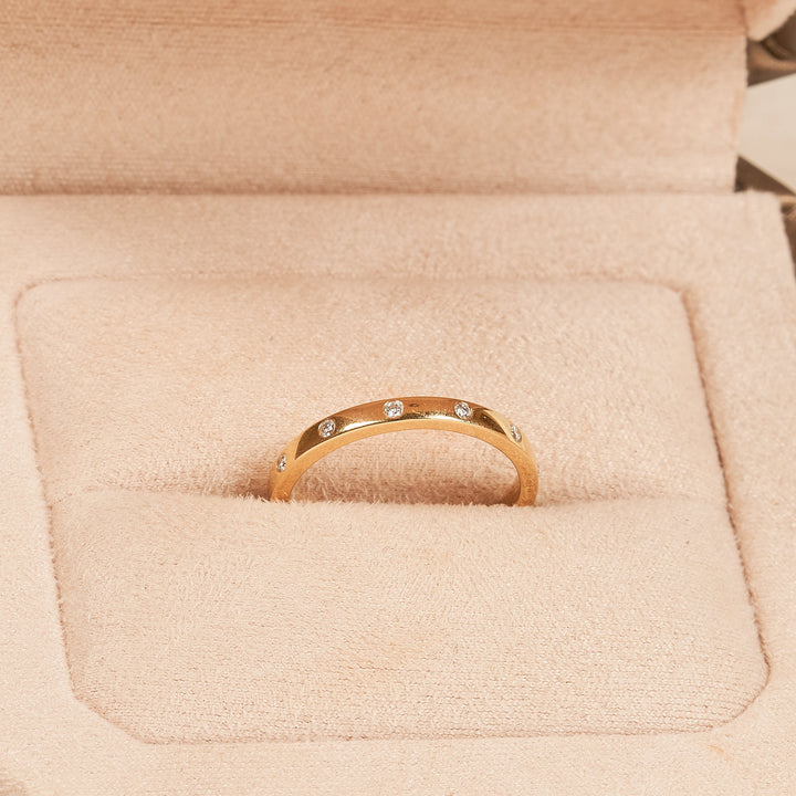 Megan - In Stock - Ring with Flush Setting Brilliant Cut Lab Grown Diamonds - 18K Yellow Gold - 0,14 ct