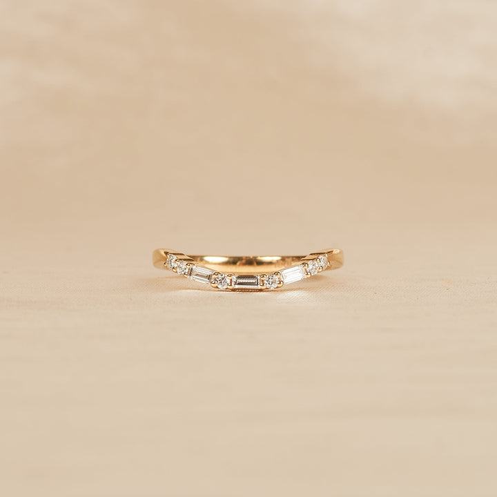 Kate - In Stock - Curved Row Ring with Baguette and Round Brilliant Cut Lab Grown Diamonds - 18K Yellow Gold - 0,19 ct