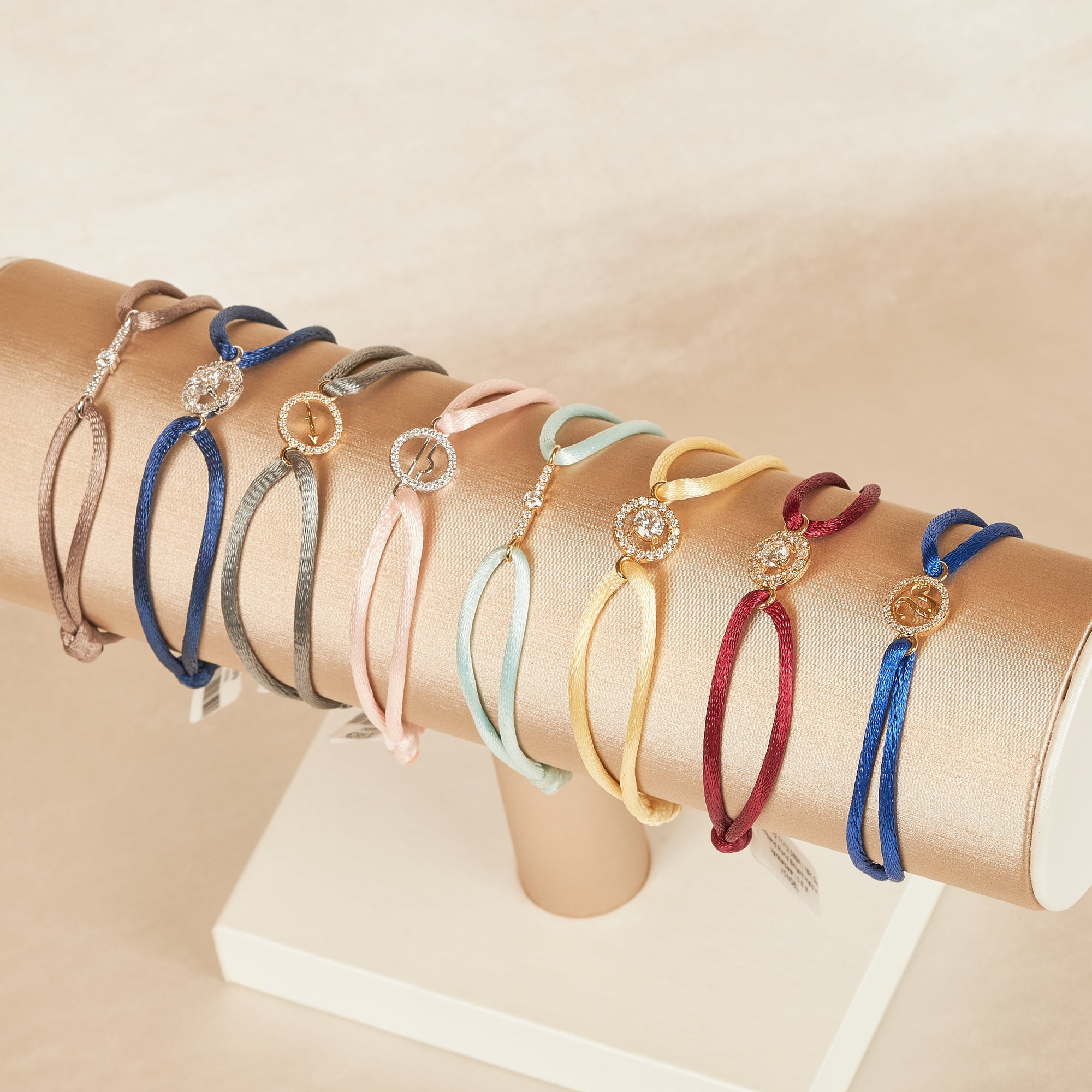 Mira - In Stock - Star Sign Lab Grown Diamond Satin Cord Bracelet - 18K Gold - 0,10 ct