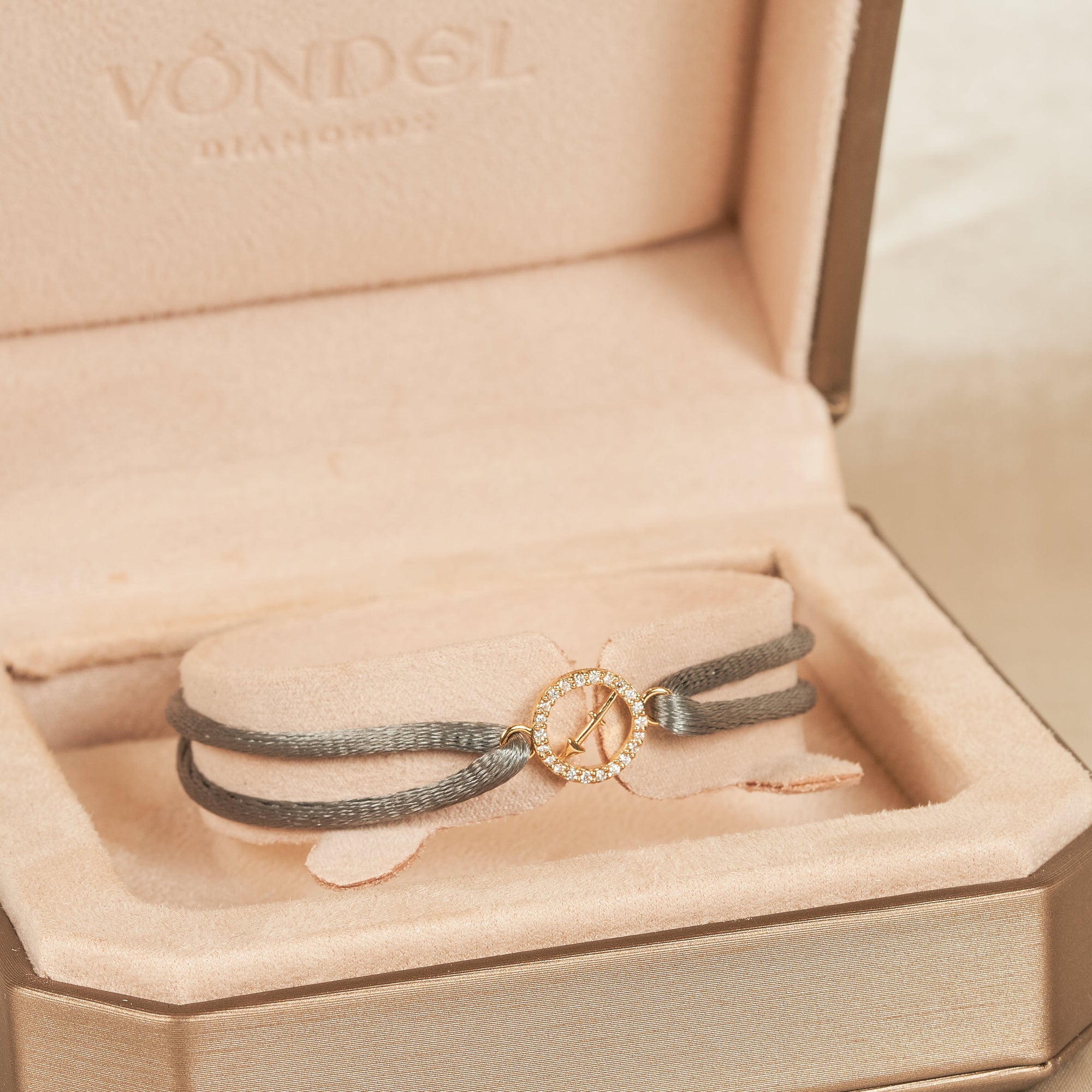 Mira - In Stock - Star Sign Lab Grown Diamond Satin Cord Bracelet - 18K Gold - 0,10 ct