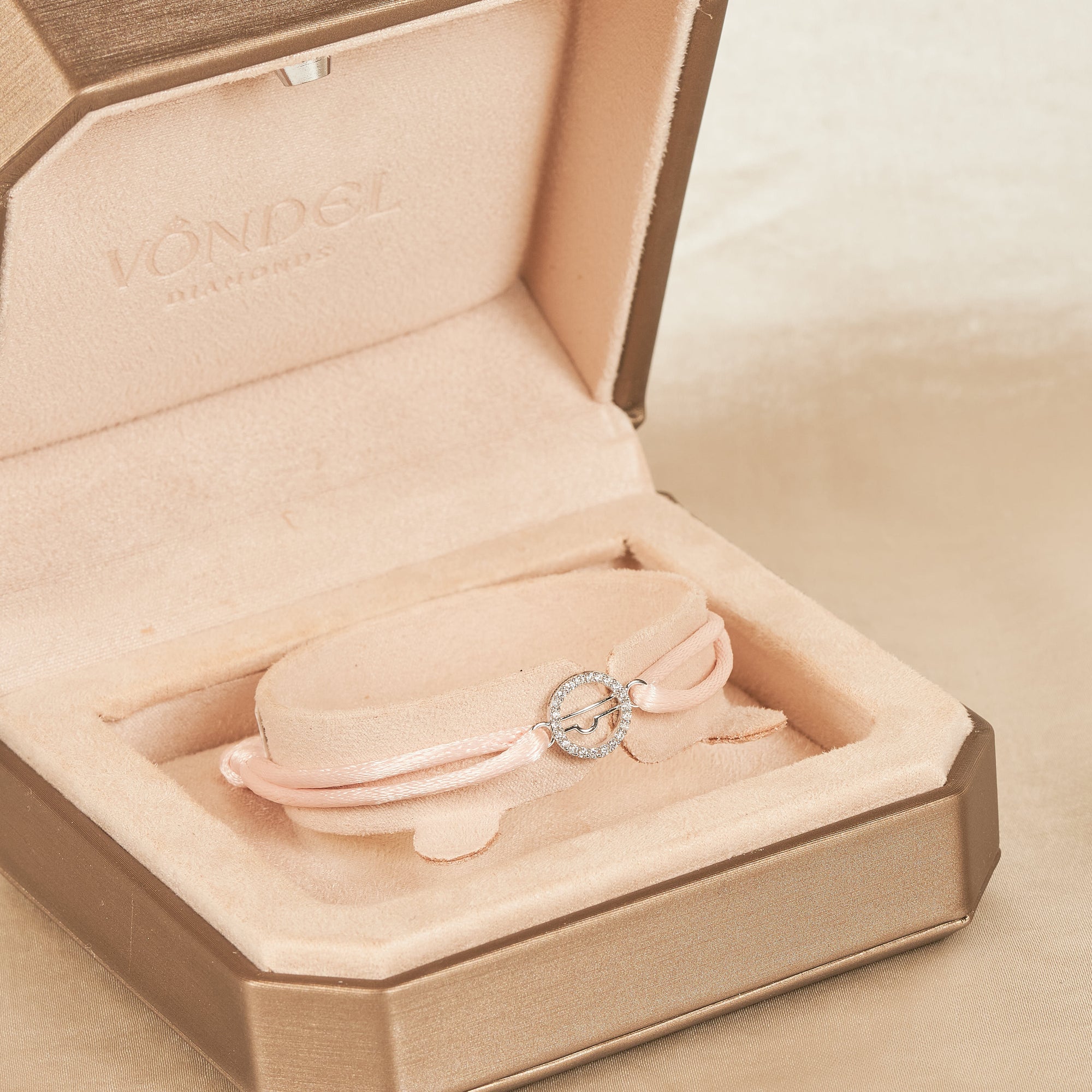 Mira - In Stock - Star Sign Lab Grown Diamond Satin Cord Bracelet - 18K Gold - 0,10 ct