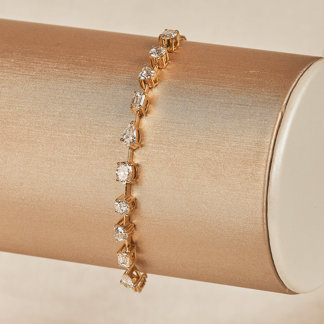 Nora - In Stock - Fancy Shape Lab Grown Diamond Bracelet with Fine Chain - 18K Yellow Gold - 1,8 ct