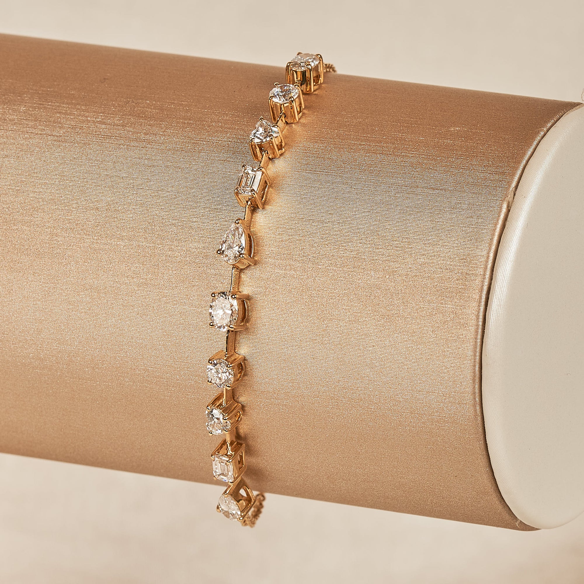 Nora - In Stock - Fancy Shape Lab Grown Diamond Bracelet with Fine Chain - 18K Yellow Gold - 1,8 ct