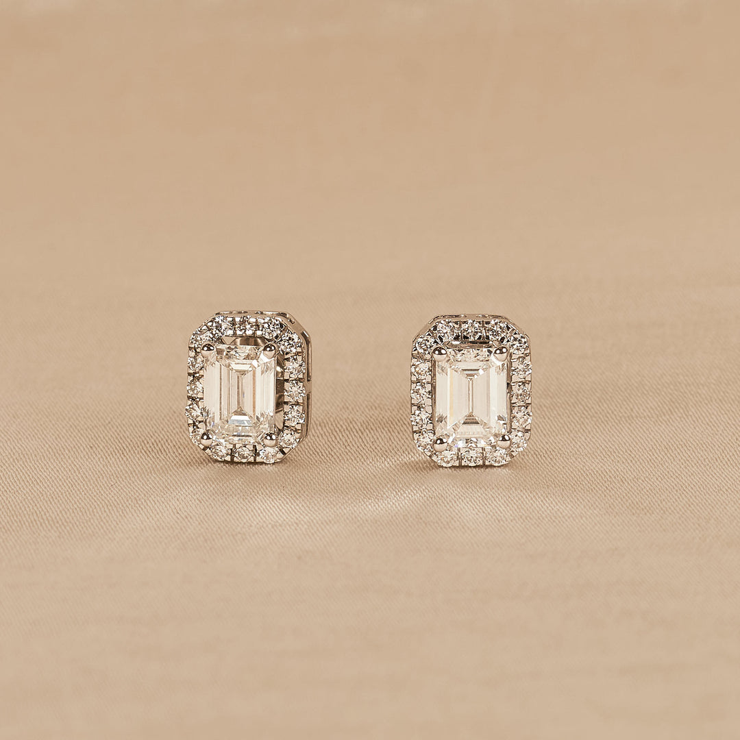 Yasmine - In Stock - Emerald Halo Lab Grown Diamond Stud Earrings - 18K White Gold - 1,73 ct