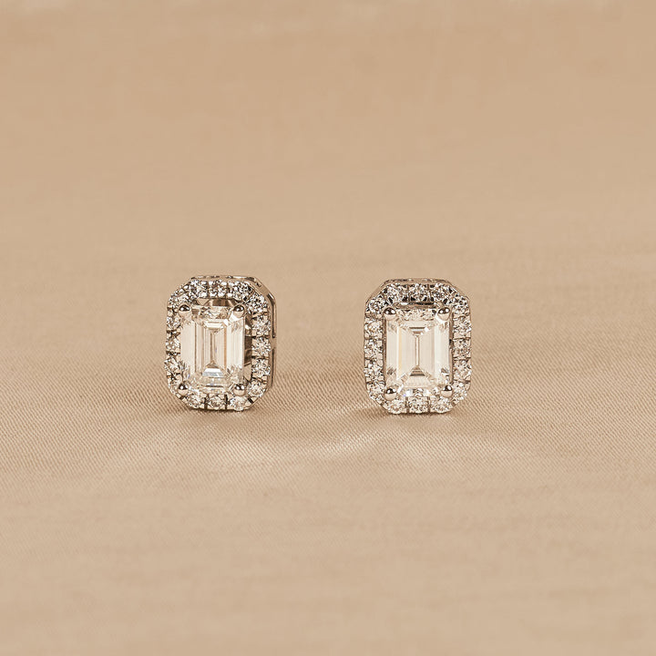 Yasmine - In Stock - Emerald Halo Lab Grown Diamond Stud Earrings - 18K White Gold - 1,73 ct