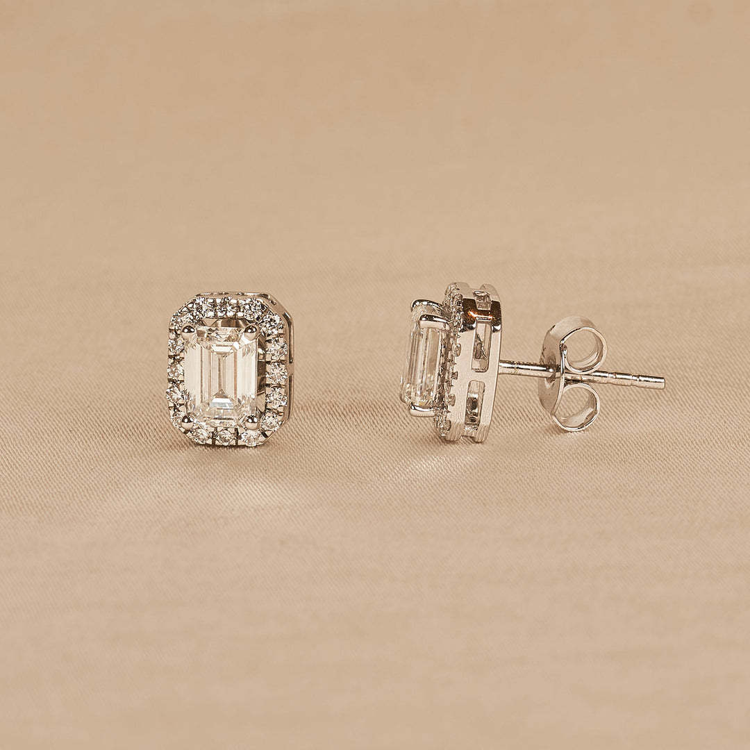 Yasmine - In Stock - Emerald Halo Lab Grown Diamond Stud Earrings - 18K White Gold - 1,73 ct