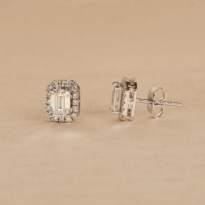 Yasmine - In Stock - Emerald Halo Lab Grown Diamond Stud Earrings - 18K White Gold - 1,73 ct
