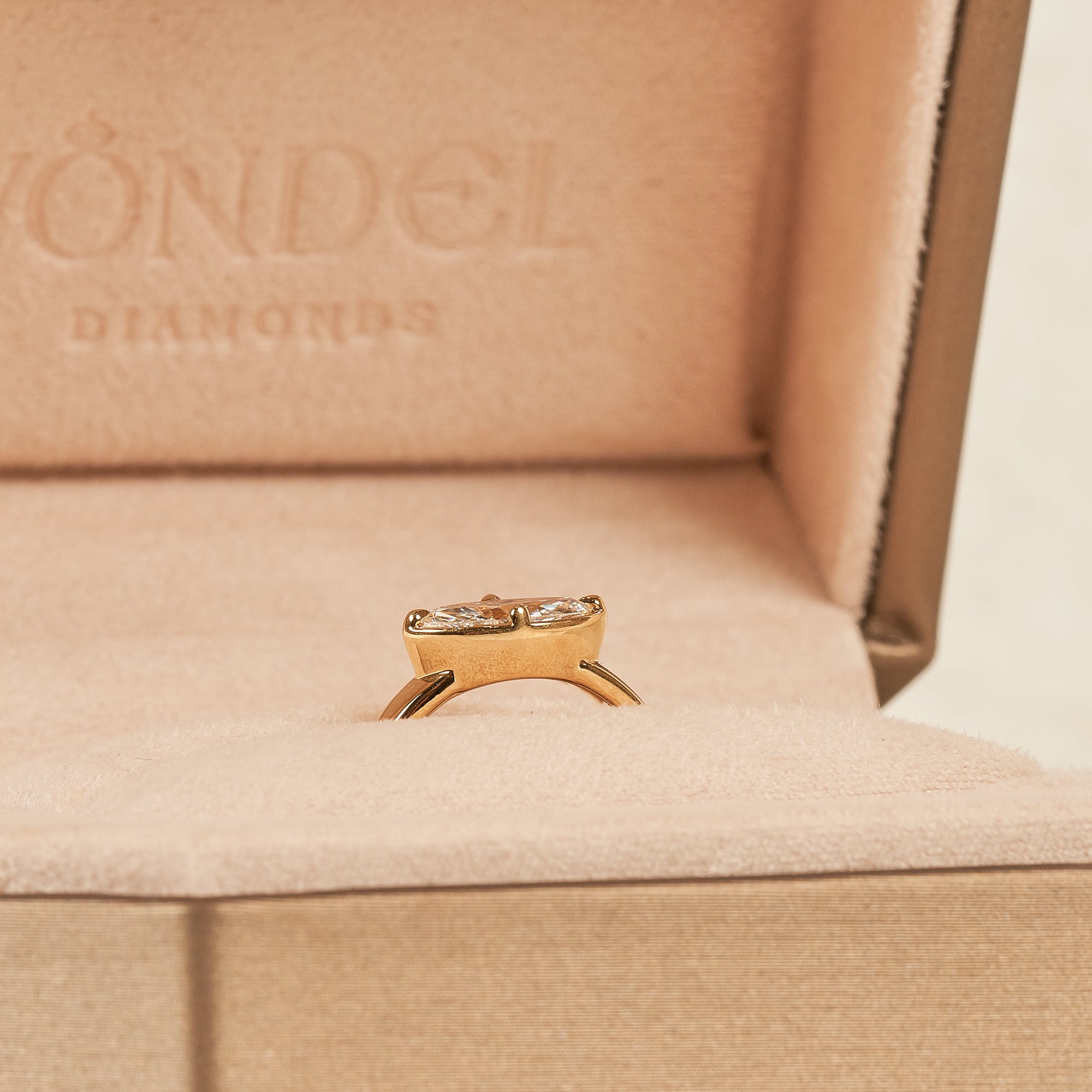 Eloise - In Stock - Marquise Chunky Lab Grown Diamond Pink Ring - 18K Yellow Gold - 1,02 ct