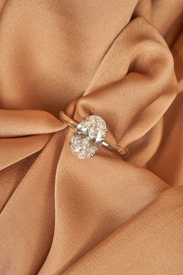 Ovale Solitair Ring met Hidden Halo - 18K Witgoud - 2,15 ct