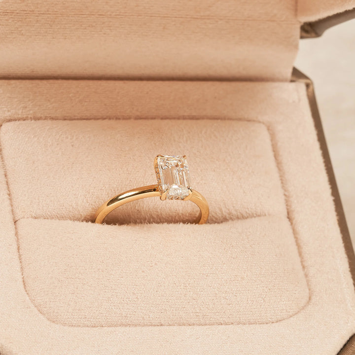 Lisa - In Stock - Emerald Lab Grown Diamond Ring Solitair with Hidden Halo