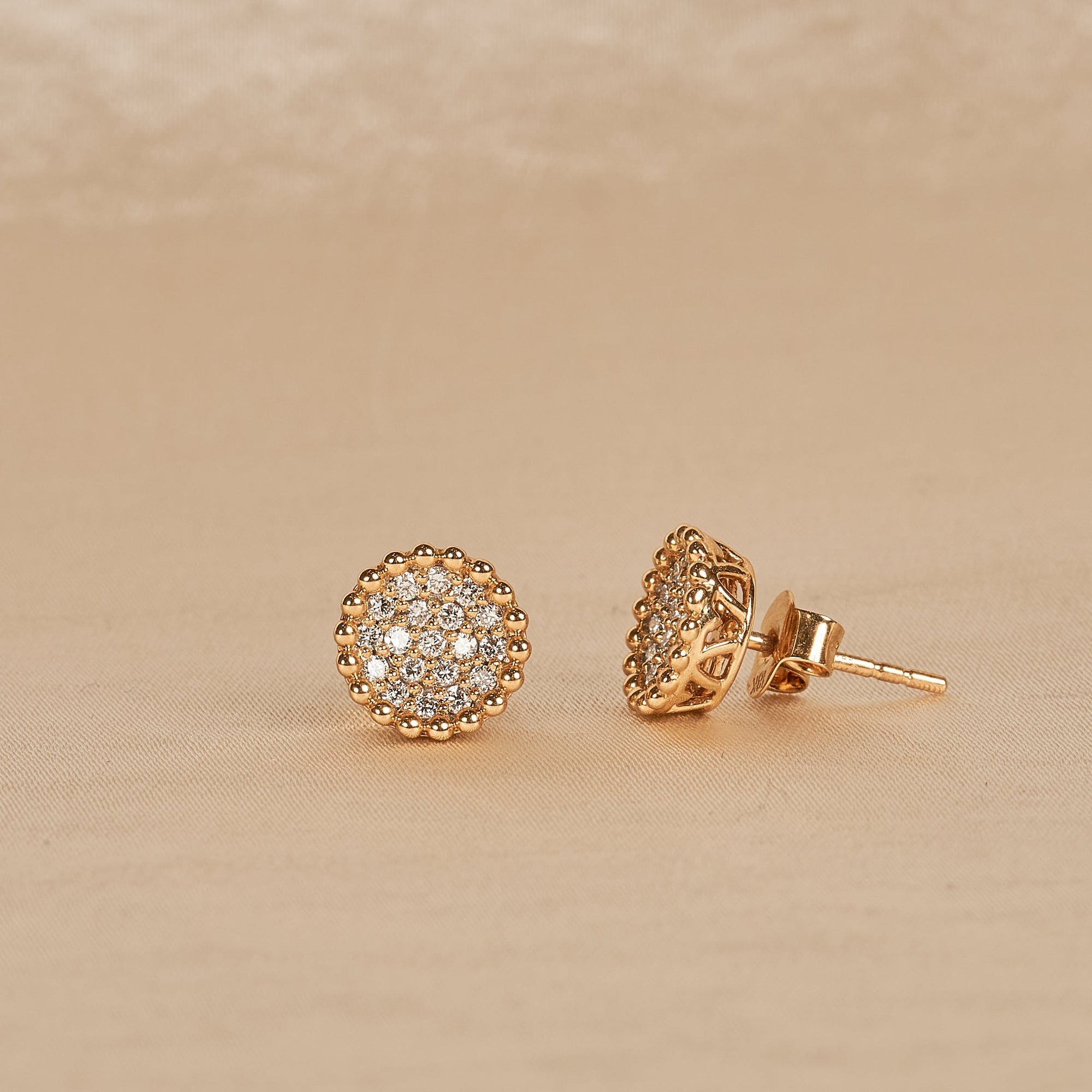 Nadine - In Stock - Round Pave Lab Grown Diamond Stud Earrings with Gold Ball Edge - 18K Yellow Gold - 0,33 ct